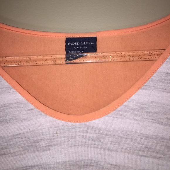 🛍🍑Faded Glory Two-toned High Low Shirt🍑 - Picture 2 of 3